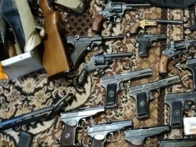 СБУ затримала банду, яка торгувала зброєю у різних регіонах