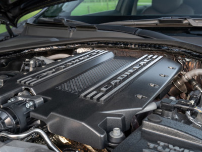 Cadillac відмовився від плану швидкої та повної електрифікації