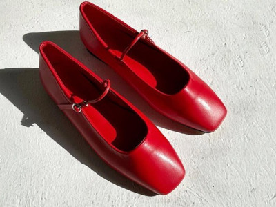 Балетки знову в моді — з чим носити найзручніше взуття навесні-влітку 2024