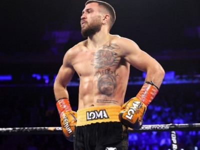 Ломаченко нокаутував Камбососа та завоював титул чемпіона світу