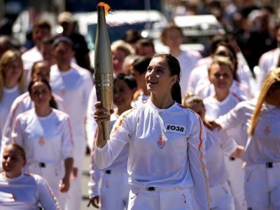Олімпійський вогонь у Марселі пронесла українська гімнастка