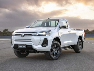 Знаменита Toyota Hilux переходить на електрику (Фото)