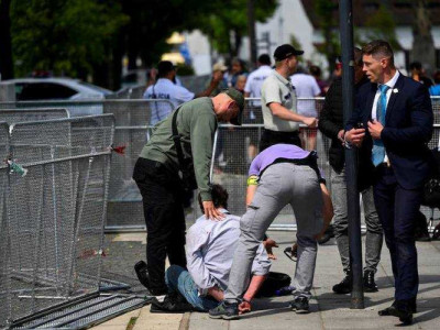 Чоловік, який здійснив замах на Фіцо, мав спільників, — словацьке МВС