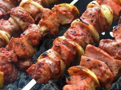 Маринади для шашлику: як швидко зробити м`ясо смачним та м`яким?