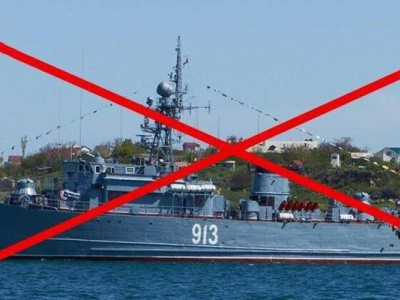 Мінус корабель! ВМС знищили російський морський тральщик Ковровець