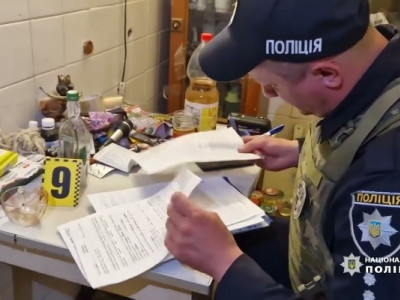 Шість пострілів у спину з бойового пістолета: в Чернігові дочка жорстоко вбила власного батька