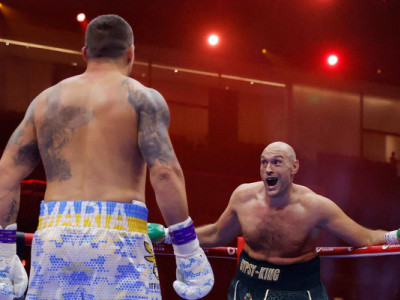 Ф'юрі назвав винних у поразці від Усика