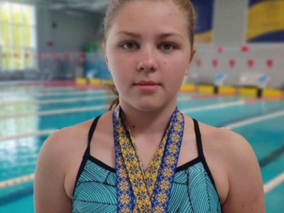 Рекорд по медалях: два золота, одне срібло та одну бронзу виборола юна плавчиня на Всеукраїнських змаганнях (фото)