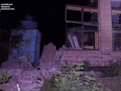 Зруйновано ліцей, пошкоджено багатоповерхівку: вночі росіяни вдарили балістикою по Харкову