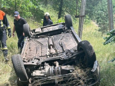 Смертельна ДТП: автомобіль з водієм перекинувся в кювет