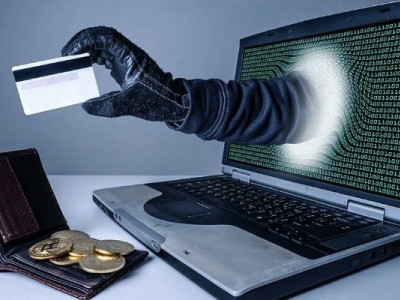 Аферисти ошукали чоловіка на 149 000 тисяч гривень: він хотів придбати військове спорядження