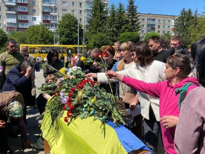 Українці попрощались з 20-річним бойовим медиком Вадимом Данилком