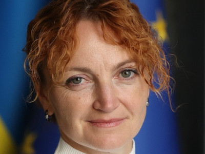 Чоловік львівської чиновниці зібрав 10 тисяч доларів готівки