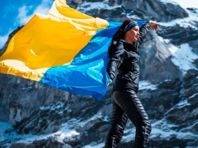 Прапор України на Євересті: Українська альпіністка втретє підкорила восьмитисячник