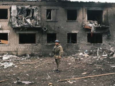 16 днів ховались у підвалі: відео, як морпіхи успішно вивели чоловіка з-під обстрілів