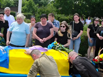 До 40-річчя не дожив місяць: Україна прощалася із загиблим гранатометником