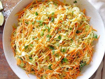 Коли немає світла: як приготувати смачний салат із яблуком та морквою