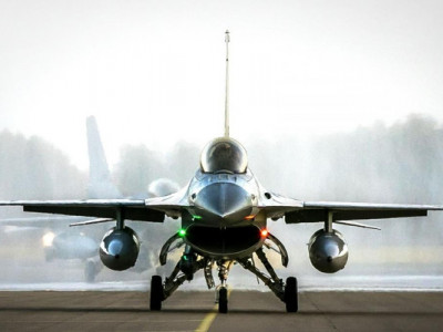 Надто пізно: експерти оцінили терміни надходження F-16 Україні