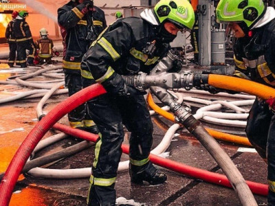 Що горіло? У Києві ліквідували пожежу, яку не могли загасити три доби.