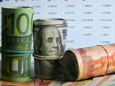 Росіяни люблять долари та євро більше за Путіна та юань