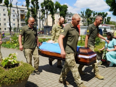 Україна попрощалася з полеглим Героєм Михайлом Степанюком