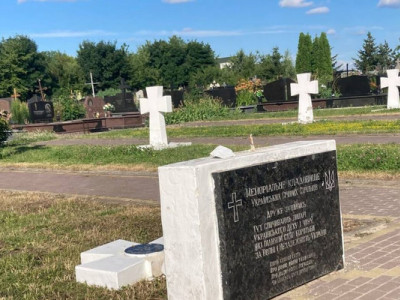 Неадеквати сплюндрували Меморіал Січових Стрільців у Тернополі