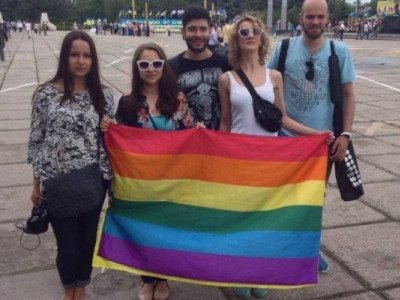 Фейк про те, що полк Азов підтримали на марші ЛГБТ-спільноти у США