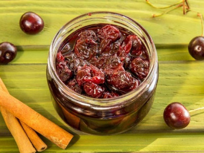 Ідеальне густе вишневе варення: смакота, яка готується швидко та без зусиль