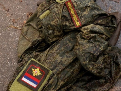 Російський солдат залишився без обох ніг після скиду боєприпасу на Донеччині. ВIДЕО 18+