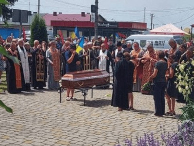 Україна попрощалася з 35-річним Героєм Андрієм Сагайдаком