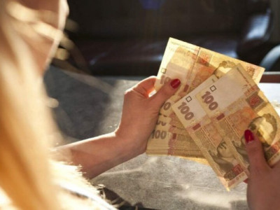 Затримка виплат ВПО: куди та до кого звертатися, аби відновили фінансову допомогу