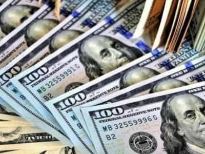 Долар перетнув психологічну межу: курс валют несеться до фіналу