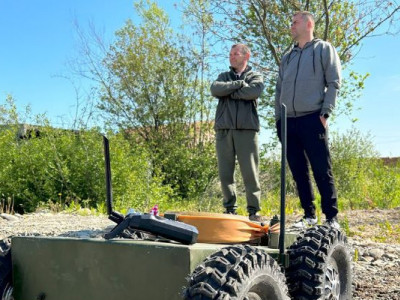 Двоє братів із Полтавщини розробили наземний дрон-камікадзе «Смайлик»