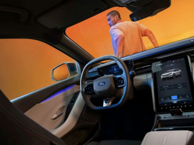 Ford відродив модель Capri через 30 років. Тепер це електромобіль – фото, відео