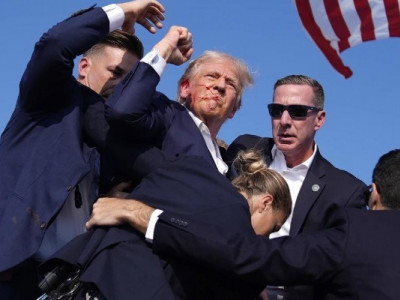 На Дональда Трампа скоїли замах під час передвиборчого мітингу. ПОДРОБИЦІ, КОМЕНТАРІ
