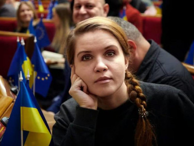 Мар’яна Безугла вийшла з фракції “Слуга народу” за власною заявою
