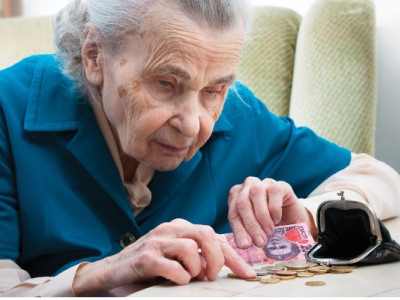Стосується пенсіонерів, які отримують виплати в Ощадбанку: важливі зміни