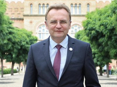 Зарплата Садового вразила українців