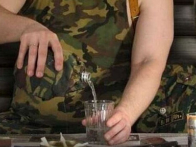 Цілий взвод потрапив у госпіталь: окупантів отруїли горілкою на Херсонщині