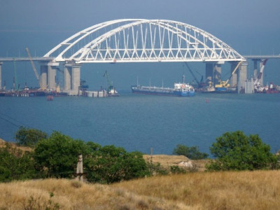 Місто двох морів без доступу до моря. Заборонені пляжі з виглядом на Керченський міст