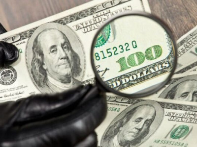 Влада вирішила добити українців “космічними” податками: що буде з тарифами та курсом