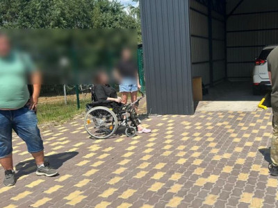 У пункті пропуску “Краківець” чоловік взяв з собою за кордон не лише нову, але й стару дружину