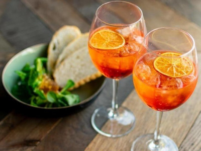 Як приготувати Aperol Spritz: рецепт кращого коктейля літа