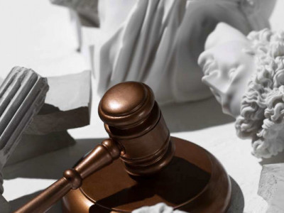 Колишнього працівника МОН судитимуть за висміювання незалежності України