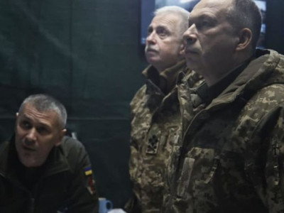 Сирський вручив комбригу волинської бригади державну нагороду