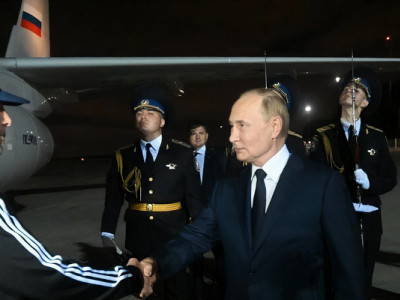 Обмін ув'язненими. Путін під час зустрічі із засудженим у ФРН за вбивство Красіковим сказав: Здоров – і обійняв його. Відео