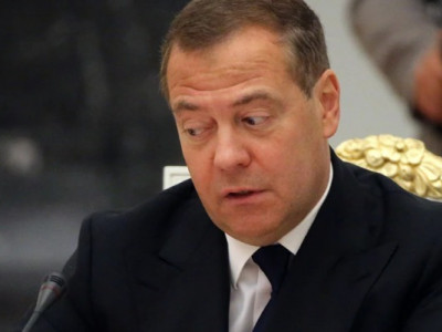 Медведєв, що опритомнів, заявив про хворобливість західних санкцій для кремля
