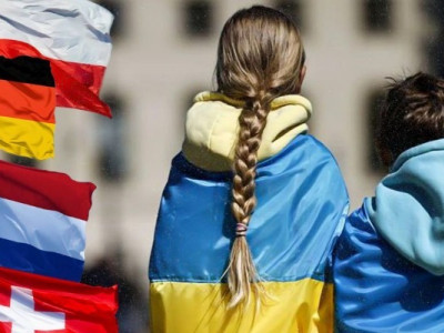 Війна у цифрах: скільки українців виїхали з України або стали ВПО