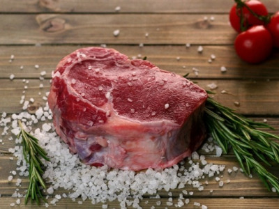 Вже два місяці поспіль Україна продає за кордон більше свинини, аніж купує в інших країн