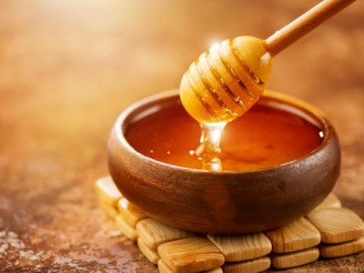 Міф розвіяний: чи можна насправді класти мед у гарячий чай